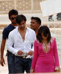 1010526_287510548062324_1584197851_n - Karan Singh Grover