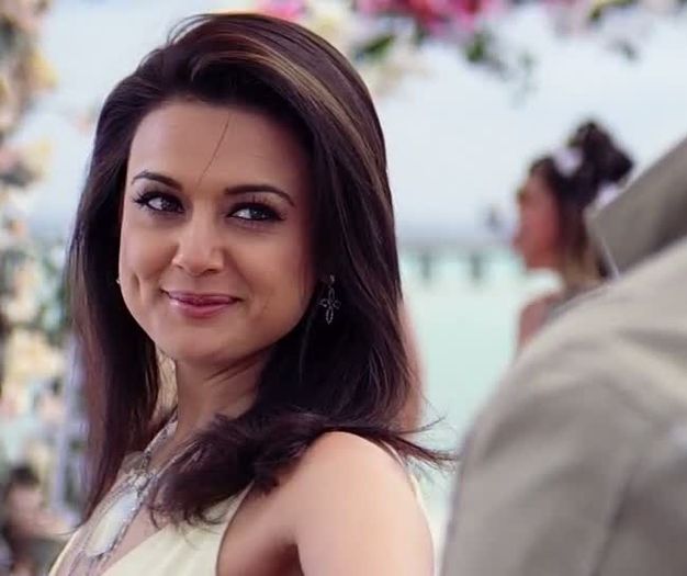 Nu e nevoie.. ne intalnim in tren. Ia tu biletele..*i le da*