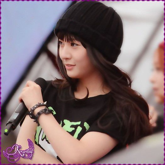 |< .. Ma bucur ca ma intampina si pe mine cineva. :)) .. Mai bine decat nimic. :-j ..