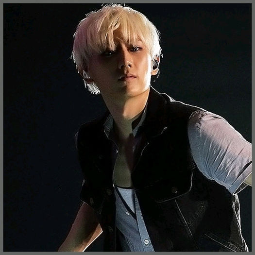 [(:] .. BOA, te`ai gandit sa mai dai pe acasa? :-? ..Nu te`am mai vazut de... secole.