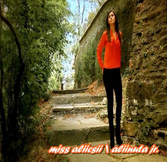 ;; am fost ... vio .. vio... [tremura si plangea]