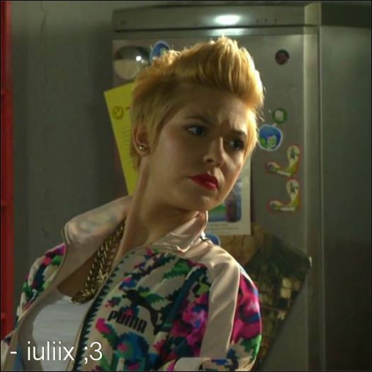 - nu te du :( . las;o să se liniștească ;33. [cristi. alina , aruncă ăla , acum . [alina.
