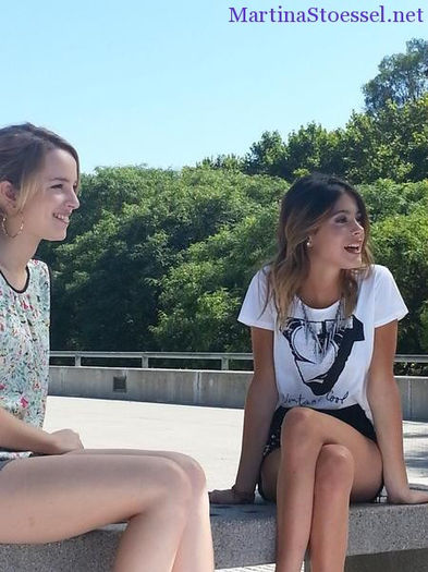 Martina-Stoessel-con-Bridgit-Mendler-6