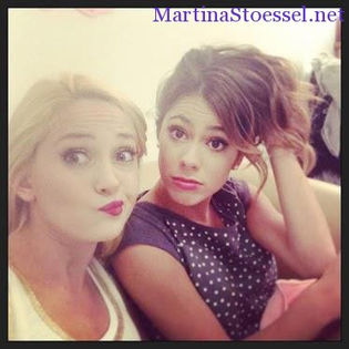 Martina-Stoessel-fotos-con-elenco-Violetta-4 - Poze rare Violetta