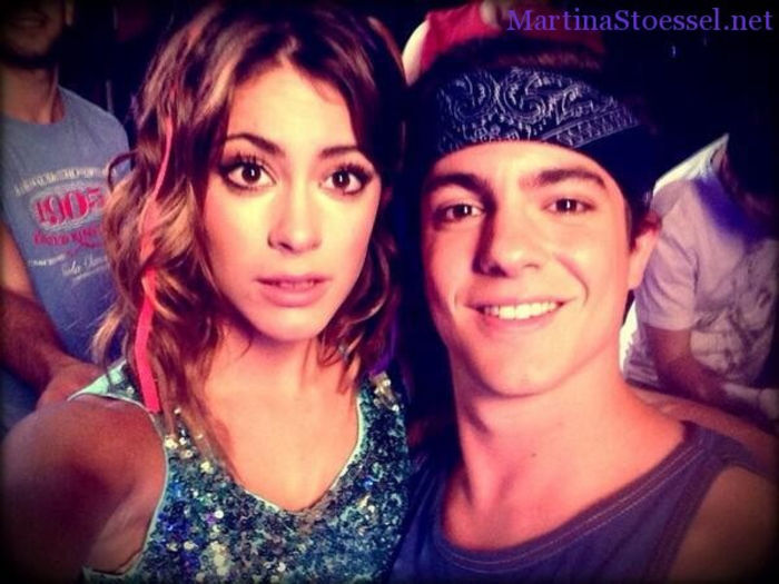 Martina-Stoessel-fotos-con-elenco-Violetta-6