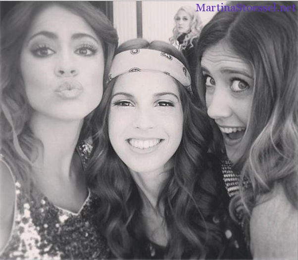 Martina-Stoessel-fotos-con-elenco-Violetta-8 - Poze rare Violetta