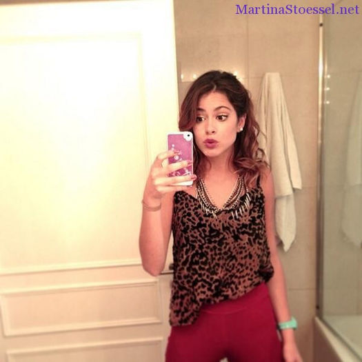 Martina-Stoessel-fotos-espejo-1 - Poze rare Violetta