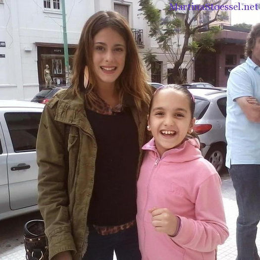 Martina-Stoessel-fotos-con-fans-4 - Poze Martina Stoessel cu fanii