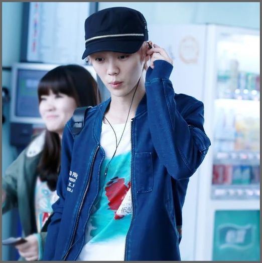 (LH) .. Ce.. ? Ce sa .. ce sa faci ? .. :-s .. NUU! Nu e voie .. :D .