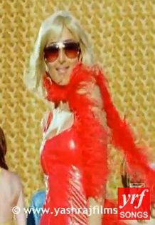 Normal , doar sunt bomba in rochie rosie :))
