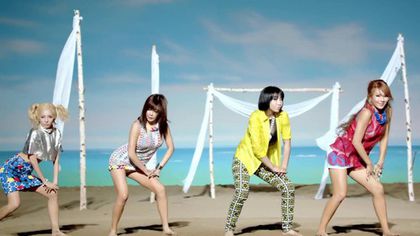 2NE1-Falling-in-Love-M-V-screencaps-2ne1-34955161-500-281