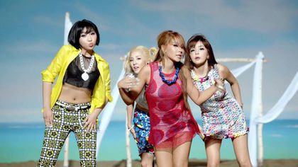 2NE1-Falling-in-Love-M-V-screencaps-2ne1-34955174-500-281