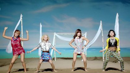 2NE1-Falling-in-Love-M-V-screencaps-2ne1-34955619-500-281