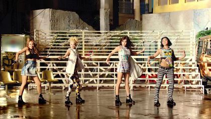 2NE1-Falling-in-Love-M-V-screencaps-2ne1-34955911-500-281