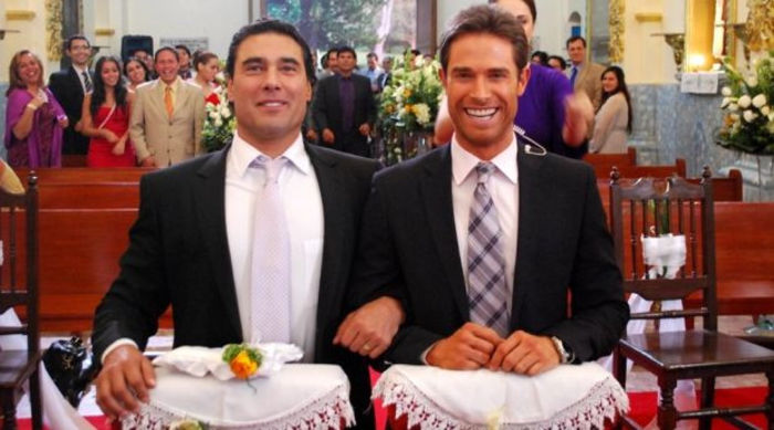 eduardo-yanez-y-sebastian-rulli-en-altar-620x345 - Amores Verdaderos-Iubiri adevarate