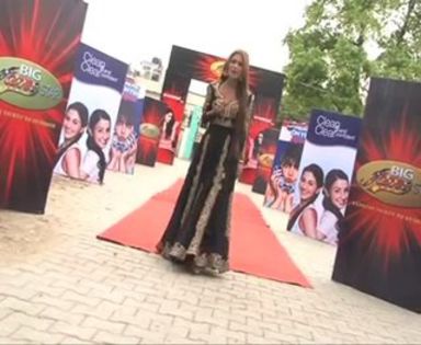 00_00_45 - sara khan24