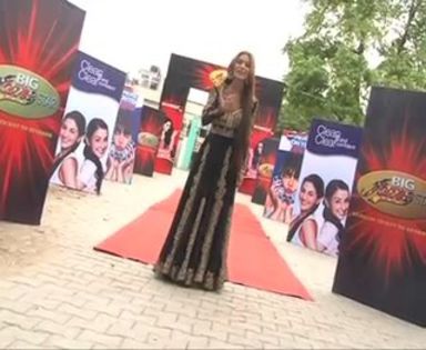 00_00_48 - sara khan24