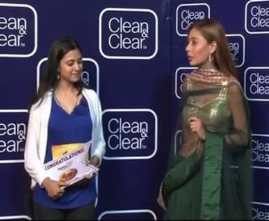 00_01_41 - sara khan24