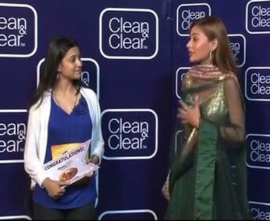 00_01_42 - sara khan24