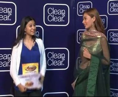 00_01_44 - sara khan24