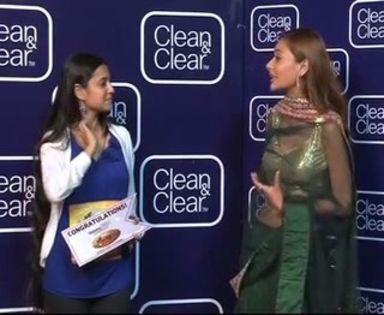 00_01_50 - sara khan24