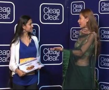 00_01_53 - sara khan24