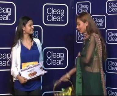 00_01_55 - sara khan24
