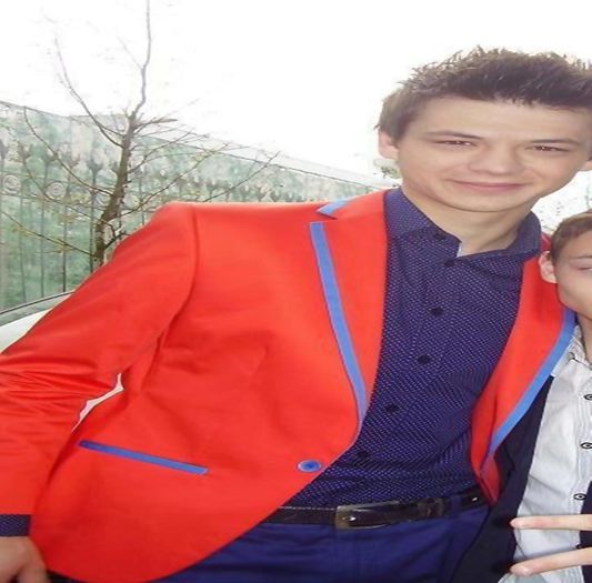 ;; [o ia in brate si o invarte] #aliisor