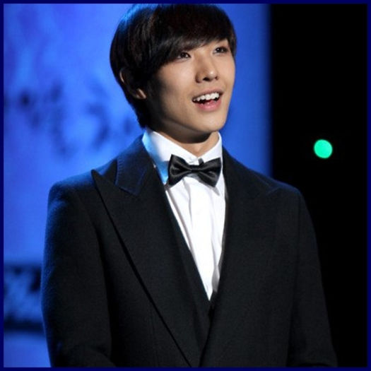 | se preface ca plange | :)) - X - x - Minki - x - X