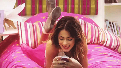 (ii trimise inapoi un mesaj ) "Mai bine vin eu la tine ... Dar inainte , trebuie sa ma duc sa-l; intreb ceva pe tata.
