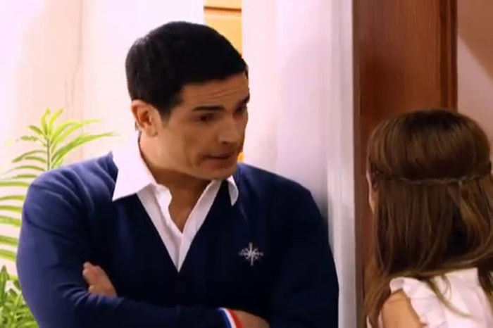 (Betty merse la tatal sau) B:Buna tata! Ma intrebam daca m-ai putea lasa pana la Nicole ...; M: Salut ! Si bine, poti sa mergi ...
B: Multumesc (il saruta pe obraz ) M: Cu placere! B:Pot sa plec...? M:Da, ai voie doua ore jumatate... B:Bine tata , pa-pa... M:Pa-pa!
