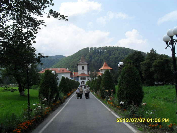 Minastirea Brincoveanu,Simbata de sus.