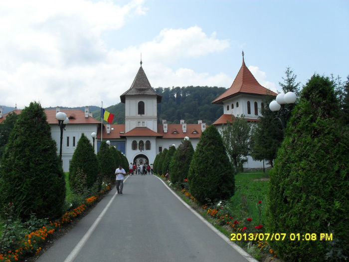Minastirea Brincoveanu,Simbata de sus.