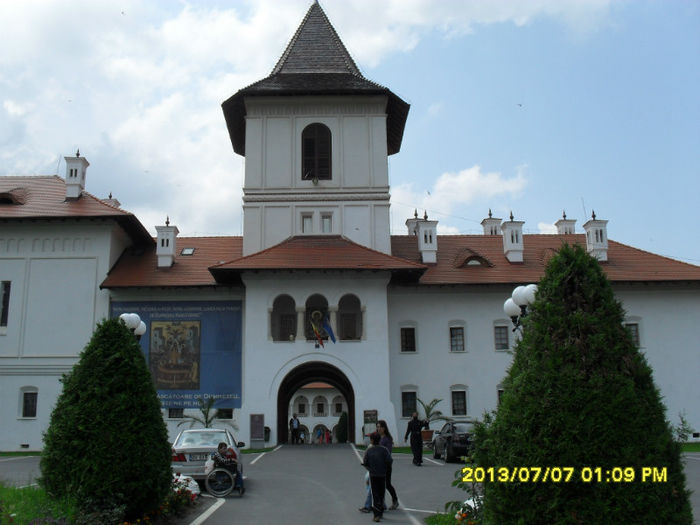 Minastirea Brincoveanu,Simbata de sus.