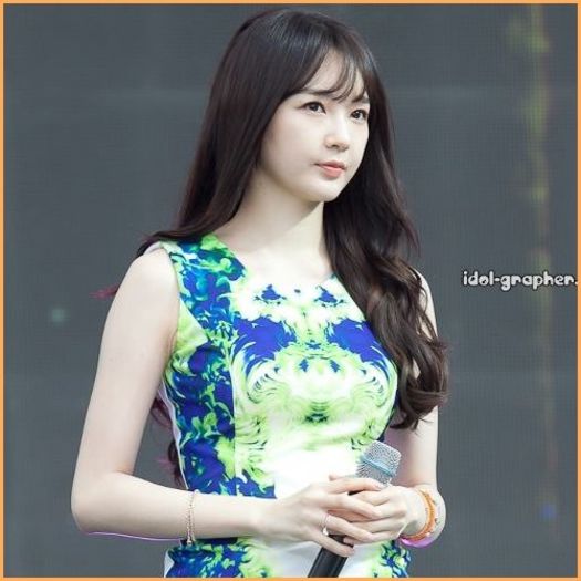 ^^.. =se trezeste,se uita la Joon=.. o.o..ce ma fac? :-s..