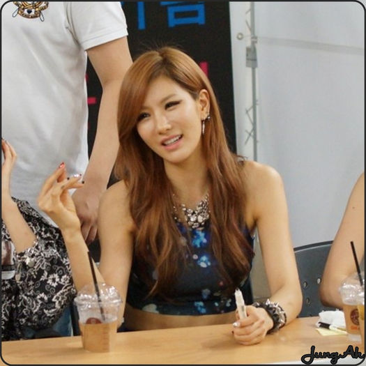 • Nu se poate... Hmm? Ki? Da..e nebun..de ce intrebi? :)).. Umm..:-? Ai adormit..:-? - l - x - Episodul 60 - x - l