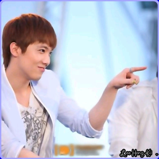 << ..Oh, bine. :-< ...Il intrebi cand se trezeste. ;;) ...Hweee? ;;)