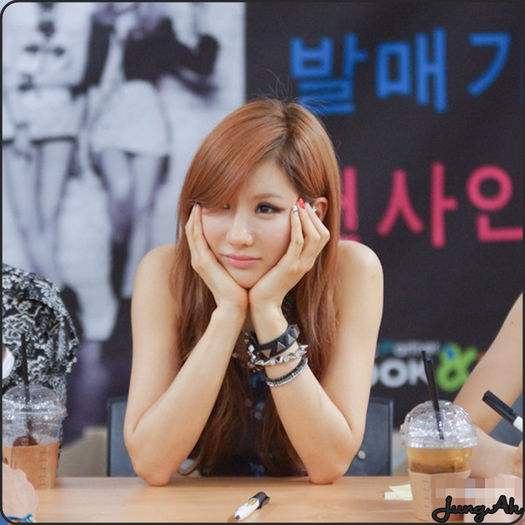 • Nu conteaza..tot o nebunie va iesi.. [in soapte] Hwe..pregateste camera..;))