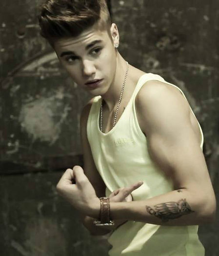 198324_642683299079890_901459905_n - Justin Bieber