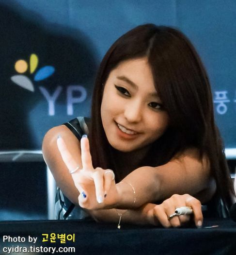 [:)] Nu vreau..:-w Am divortat.. ;~; :)).