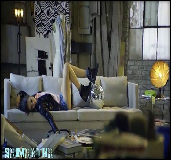 ;; Acum de ce te intereseaza? ;-w * se uita la TV * =;