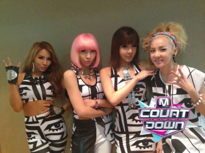 2ne1 m countdown - 2NE1 Falling in love