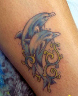 tatuaje-picior-fete-delfin - Tatuaje pentru fete