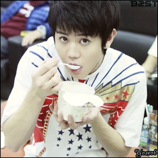 [:X] ...Merssiii ^^ ..Buna slaba. :-" ...[bea] ..^^ Gustos... [bea]