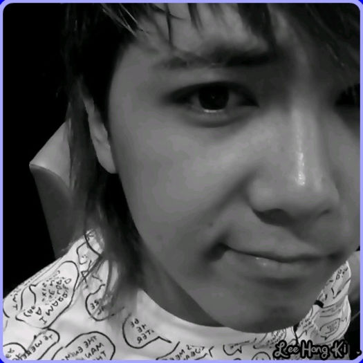 << ...Taci mai. :-w ..[deschide doza] ..Si.. .azi stam pe acasa? ...[bea] ..Sau iesim pe undeva? :))