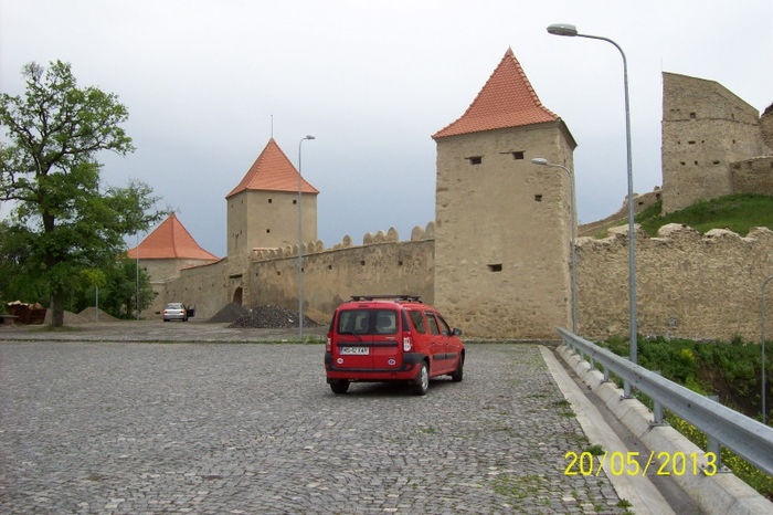 100_7552 - CETATEA TARANEASCA DIN RUPEA BRASOV