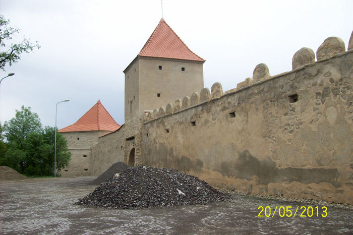 100_7553 - CETATEA TARANEASCA DIN RUPEA BRASOV