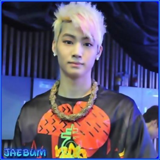 <3 .. Yaa. :-w .. :)) .. [ia alta perna;o loveste] .. Mnah. >:P ..