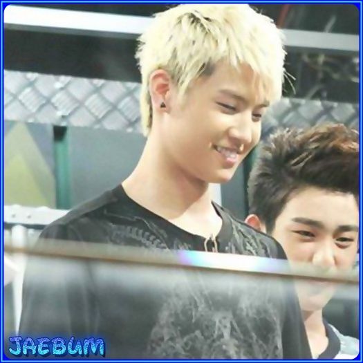 <3 .. Mai bine cu plictiseala..decat sa`mi zici fata,draga..sau mai stiu eu ce. >:P ..