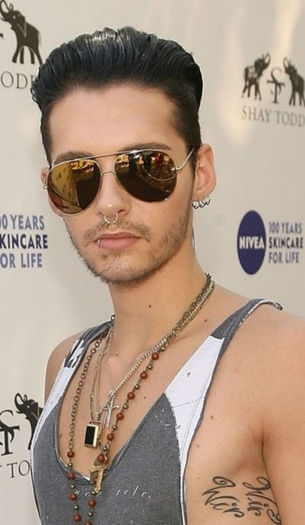 poze-bill-kaulitz-look-nou-iunie-2011 - Bill Kaulitz